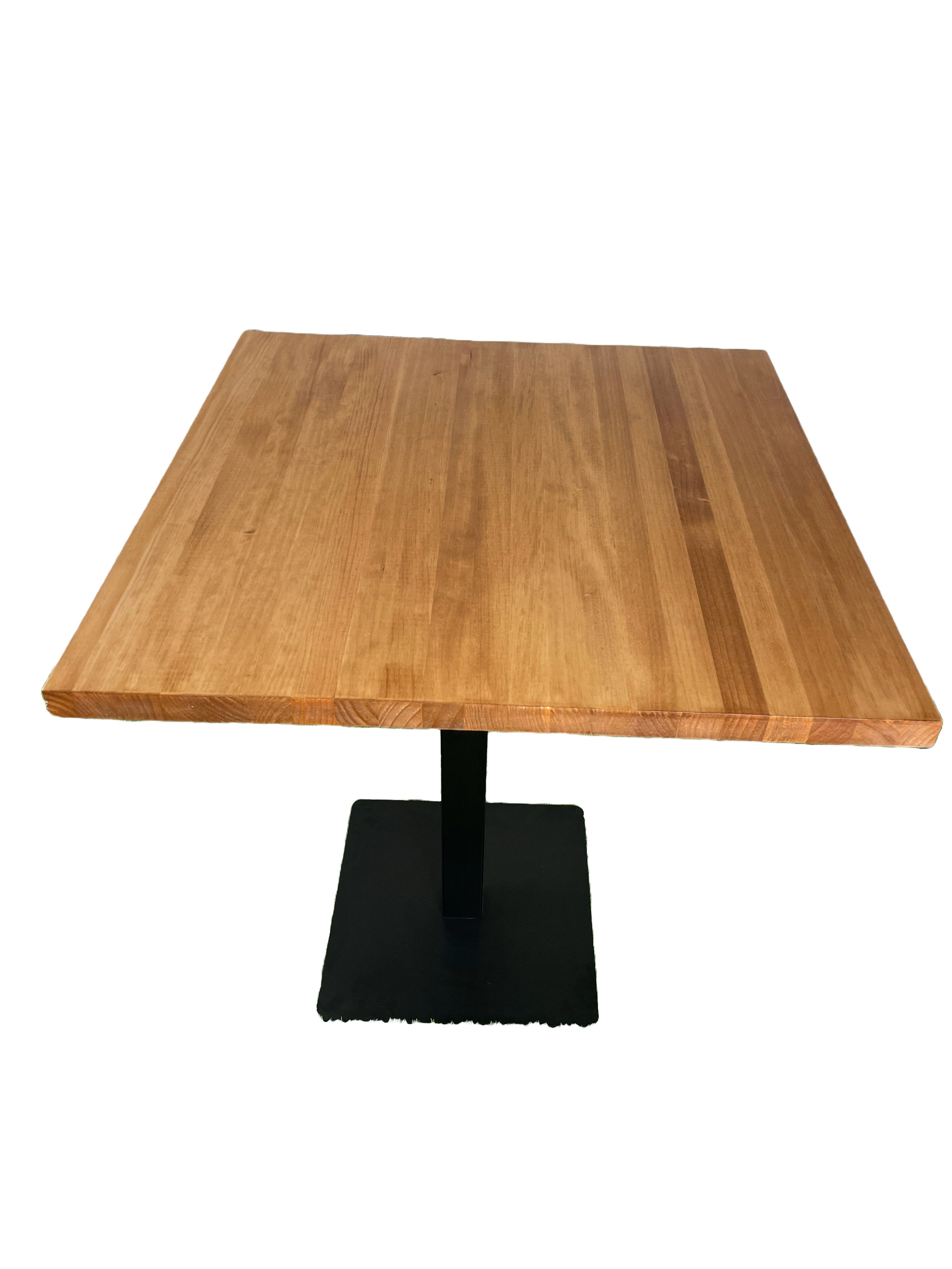 Mesa de madera natural barnizado en color miel